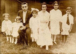 Minnie Kramer Kandell and family