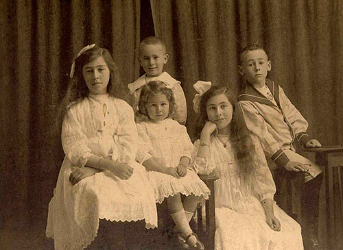 1911 Lewin children